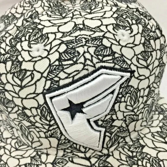 Men's New Era White | Black Famous Stars and Straps Embroidered Hat NWT