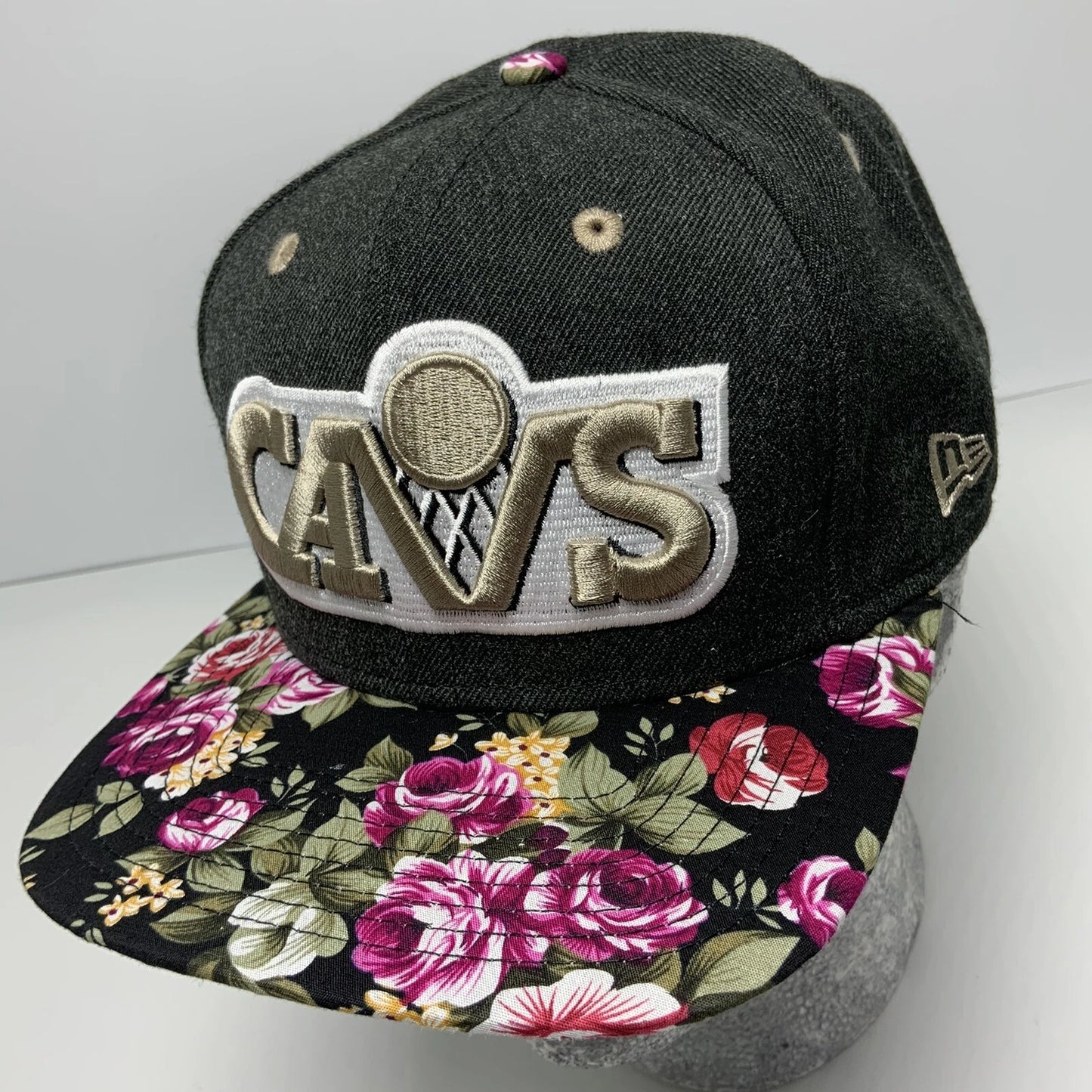 Men's New Era Cap NBA Cavs Charcoal Grey | Floral 9FIFTY Snapback Hat