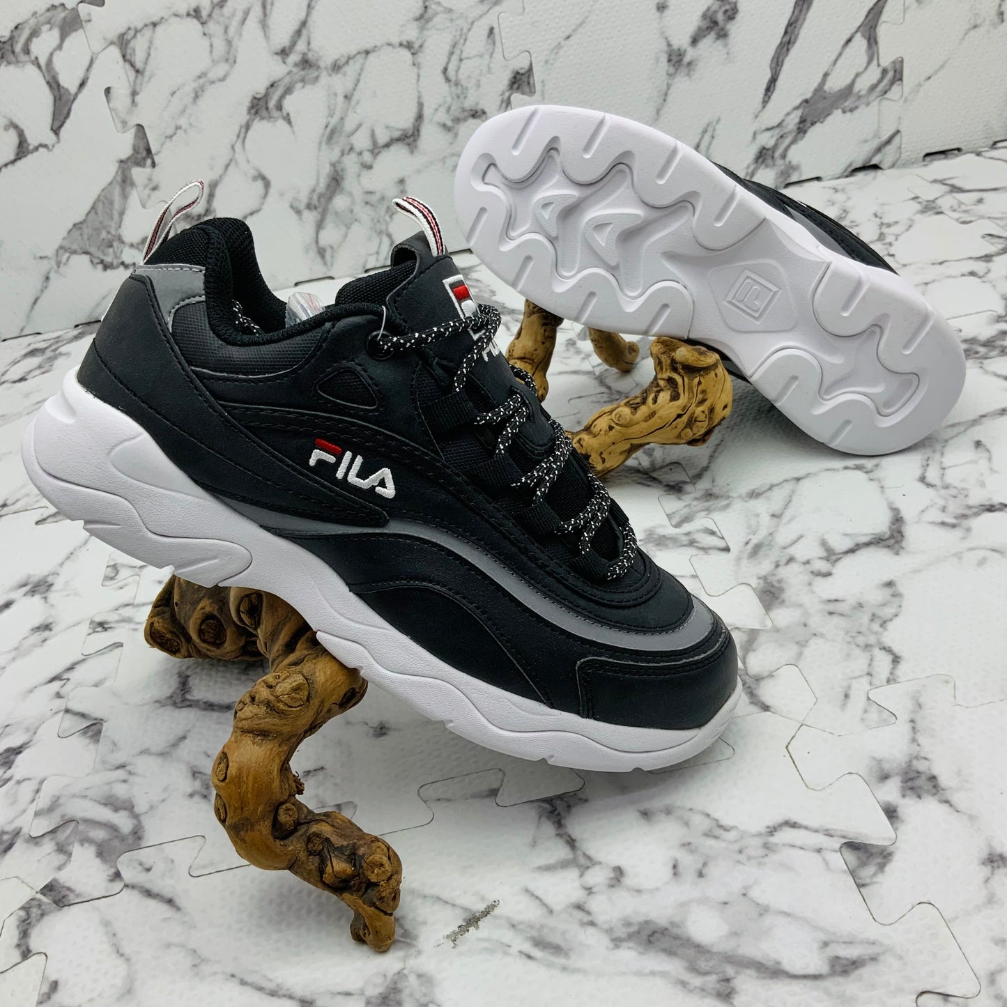 Men’s Fila Ray Black | White | Grey Sneakers NWT