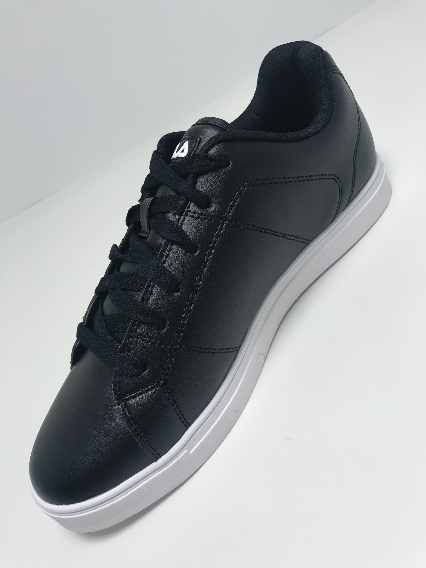 Men's Fila Charleston Black | White Low Top Sneakers NWT