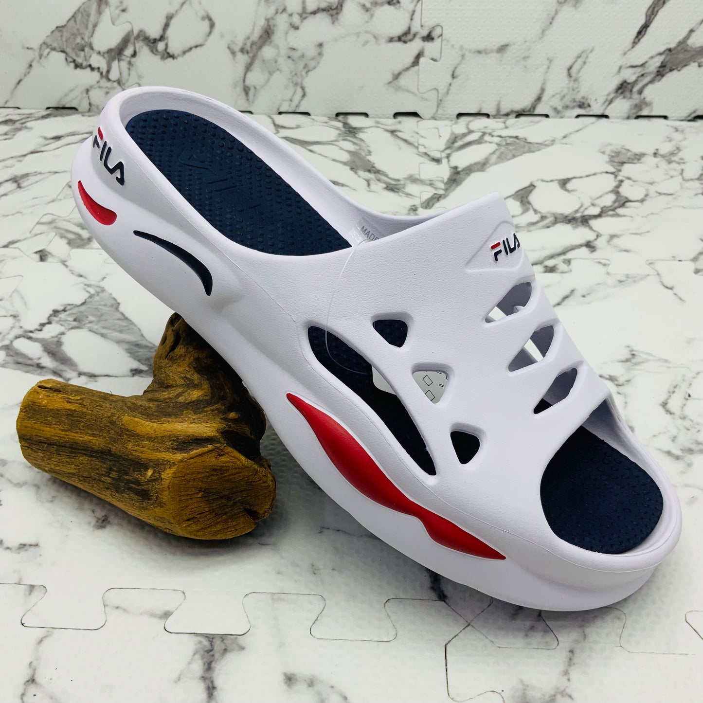 Men’s Fila Ray Tracer White | Navy | Red Slides NWT