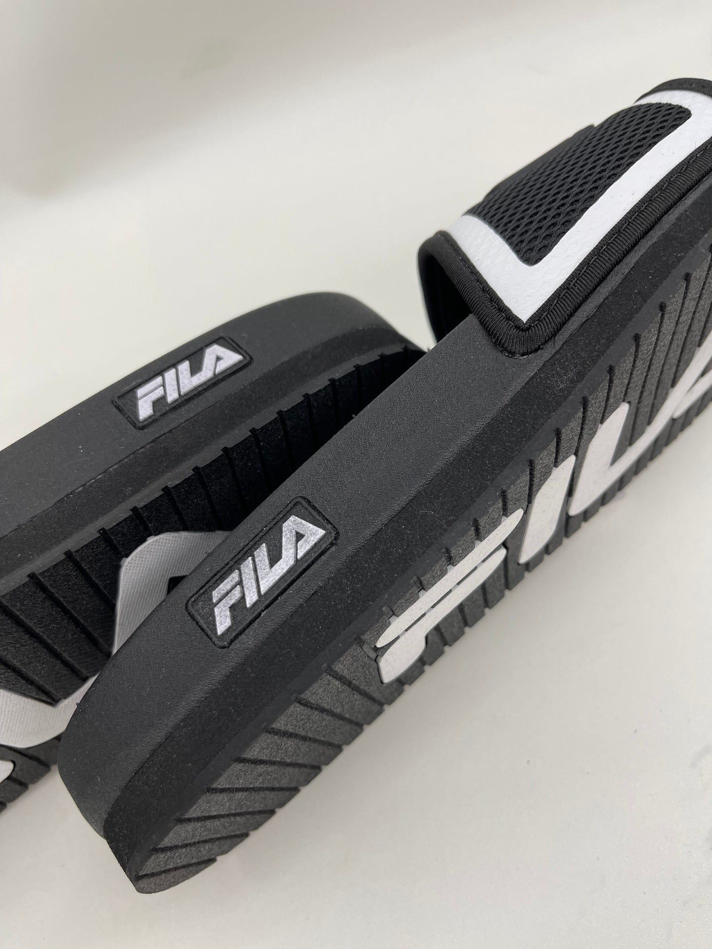 Men’s Fila Black | White Lunar Slide Slides NWT