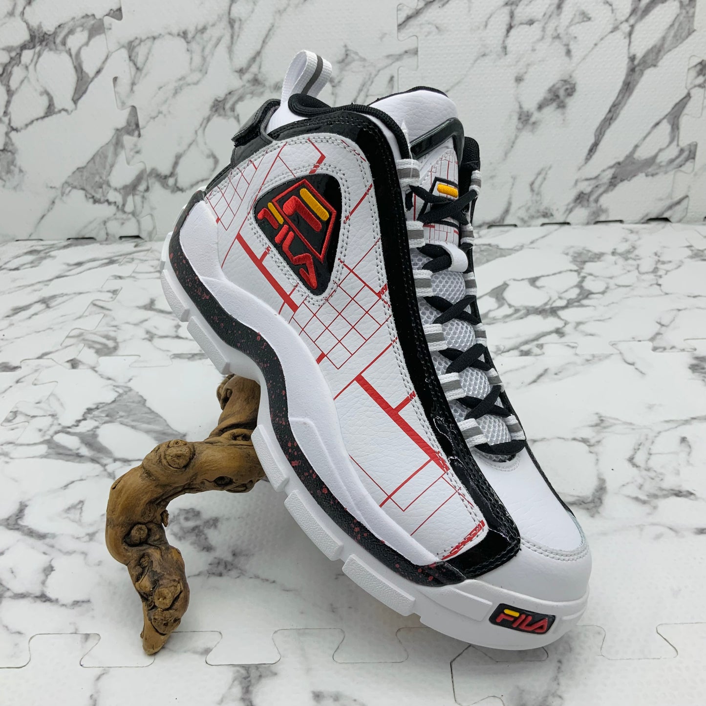 Men’s Fila Grant Hill 2 White | Black | Red Sneakers NWT