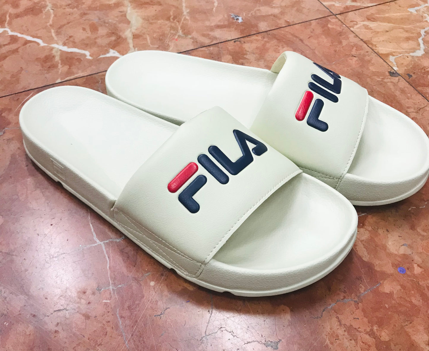 Men’s Fila Drifter Cream Signature Flip Flops NWT