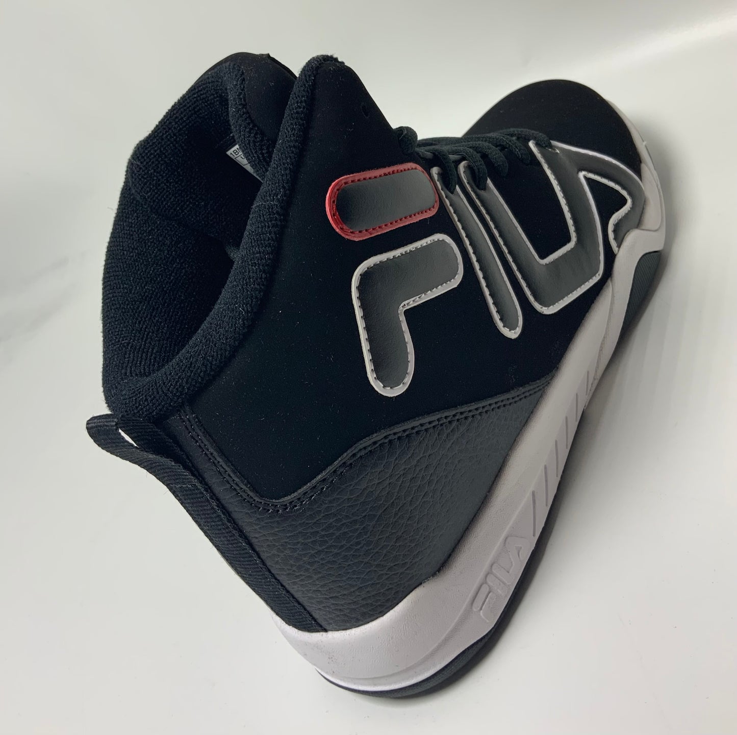 Men's Fila Khronos Black | White | Red Fashion Sneakers NWT