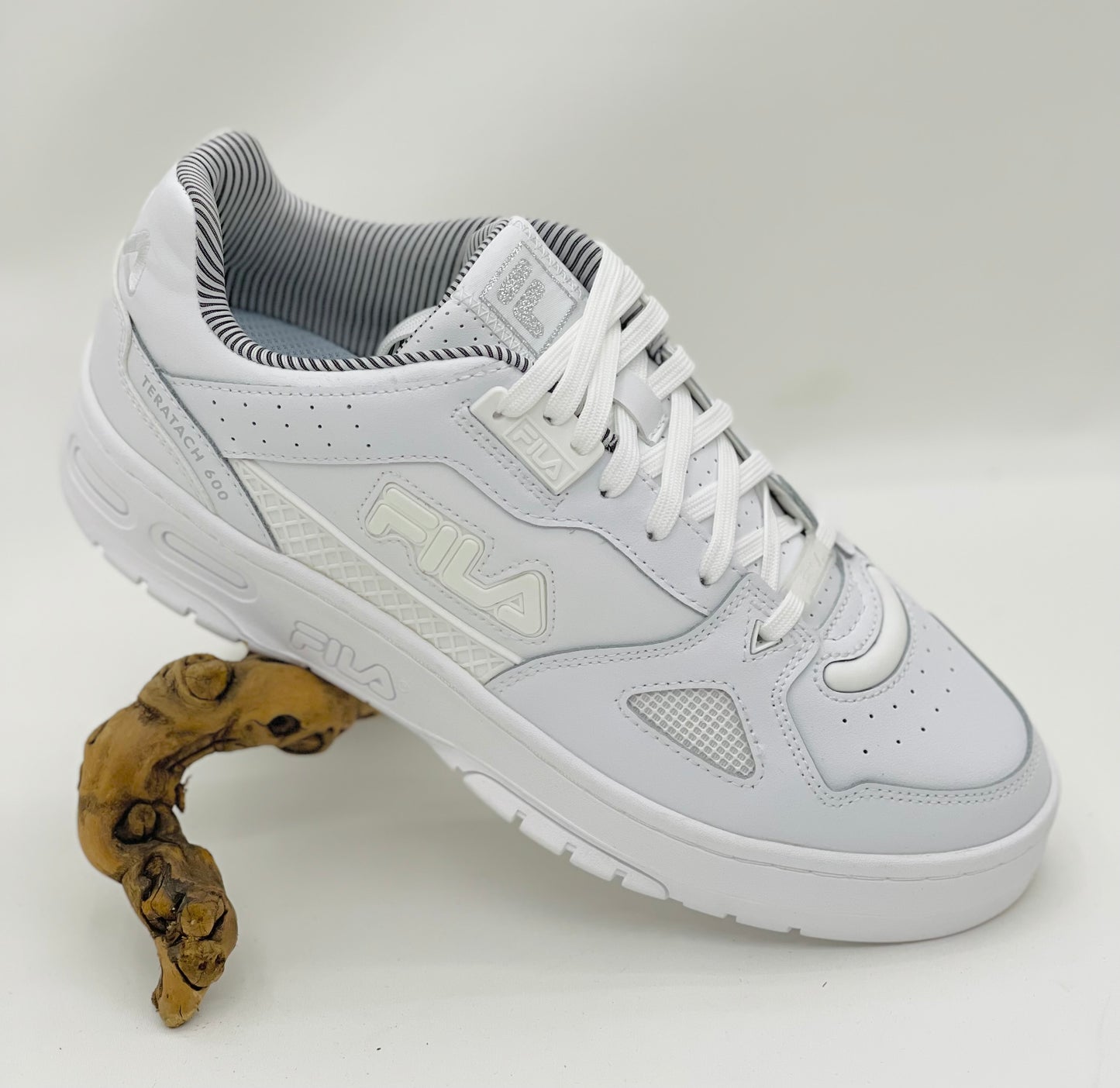 Men’s Fila Teratach 600 GID White Sneakers NWT