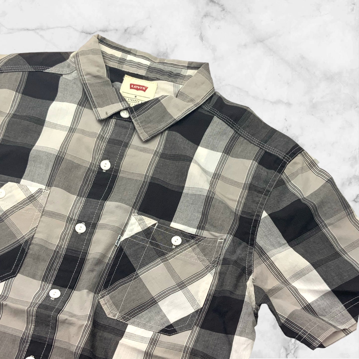 Men's Levi's Grey | Black | White Plaid Button Down S/S Shirt NWT